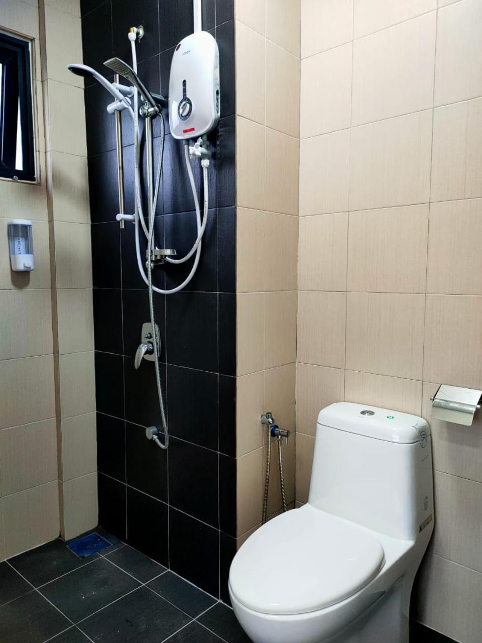 Inadh Suites @ Icon Residence With Pool Kuala Terengganu Bagian luar foto